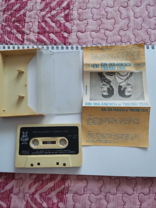 Vand casete audio vechi