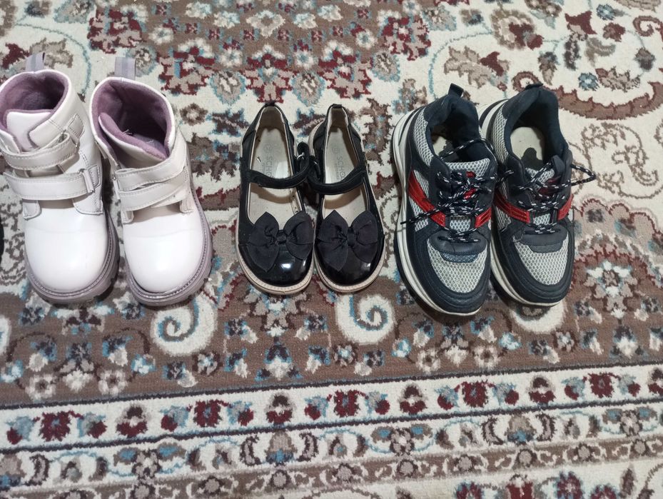 Продам обувь детскую