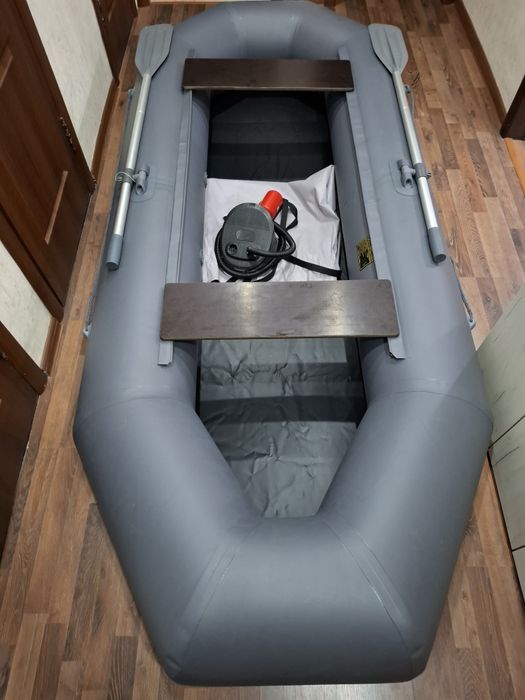 Новая лодка 280см 2х местная