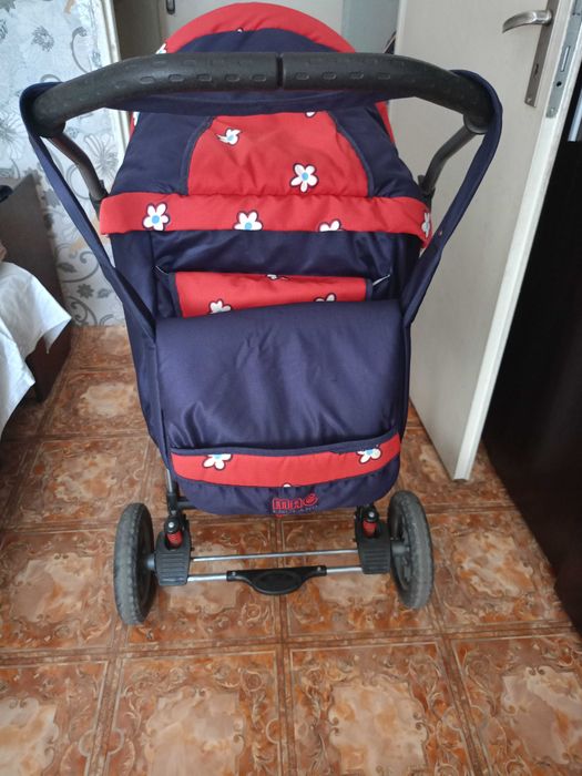 Продавам комбинирана бебешка количка MAG ENGLAND