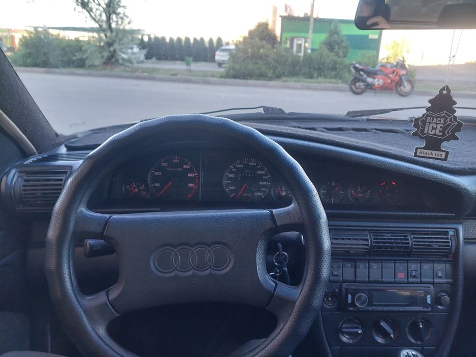 Продам  Audi 100
