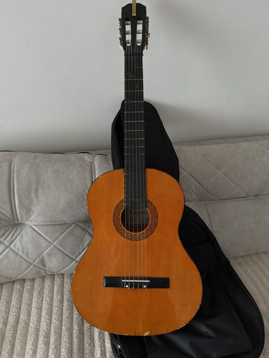 Klassika gitara sotiladi