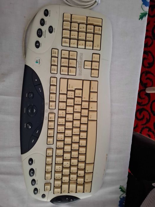 Unitate Intel Pentium +  Tastatura Logitech, profesionala pentru jocuri, Campina