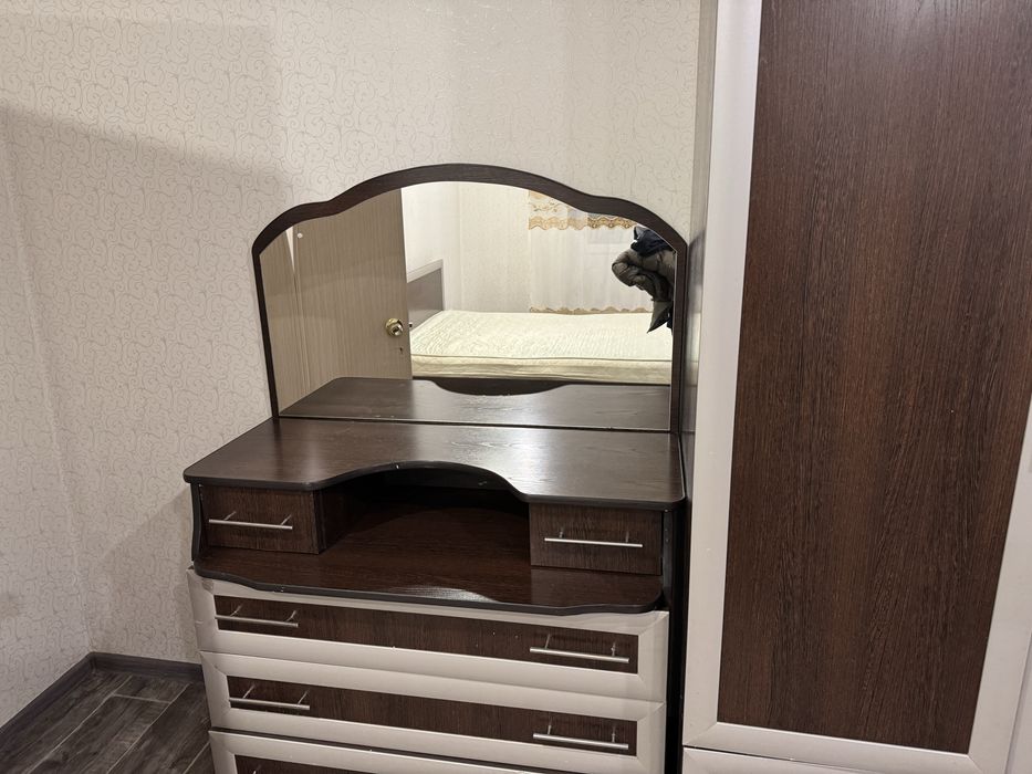 Продам шкаф с комодом