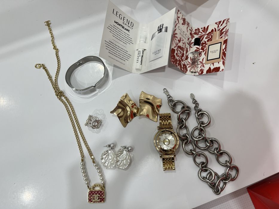 Продам украшения и аксессуары