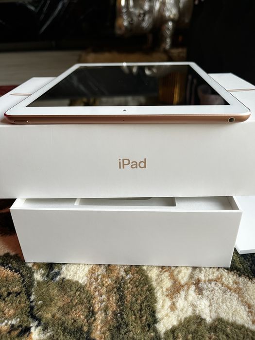 Ipad generația 6-Rose Gold.