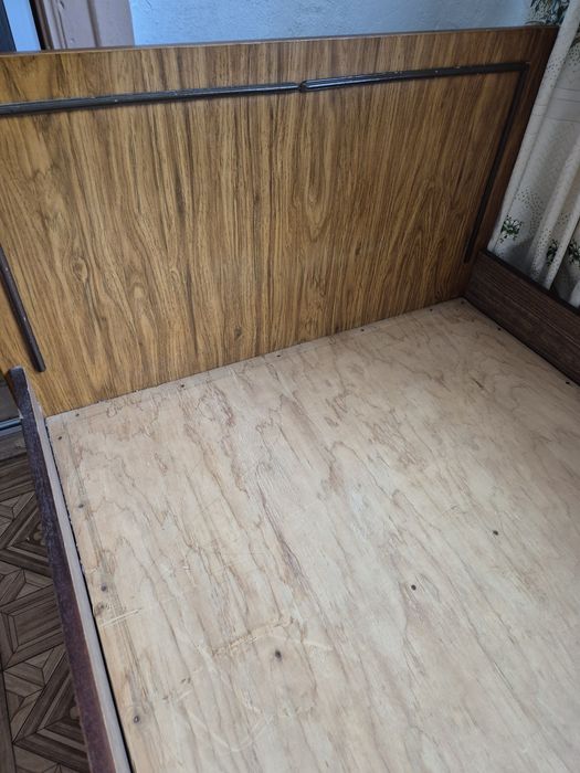 Продам кровать. 15000. Крепкая
