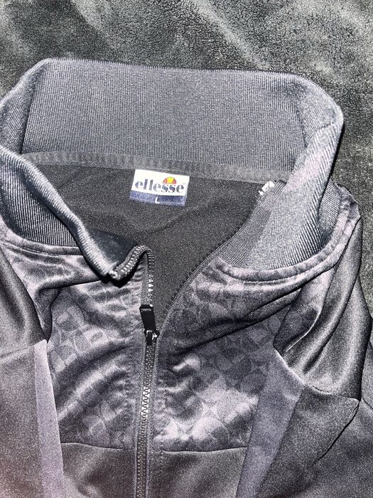 Суичър ellesse черен