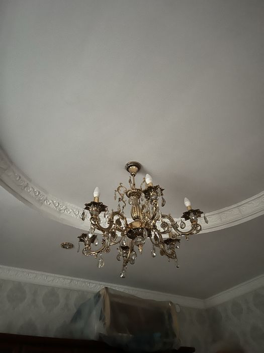 Продам красивую хрустальную люстру