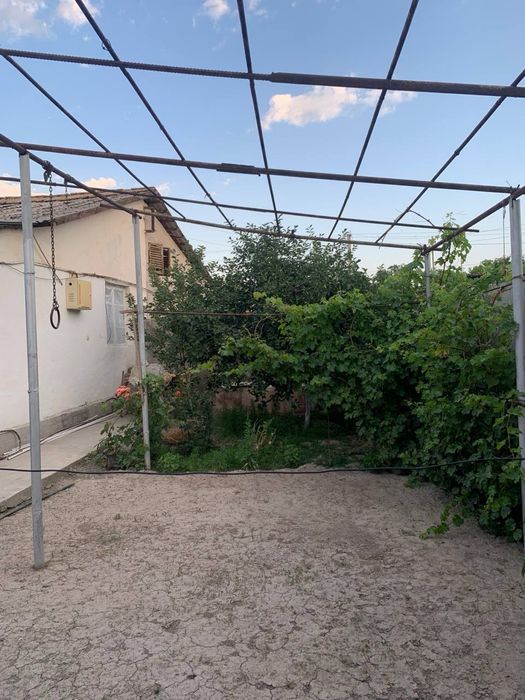 Hovli Sotiladi Zangiota Bog'zor