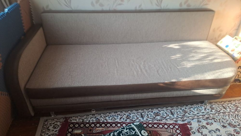 Продам, 2 морозильники, и диван