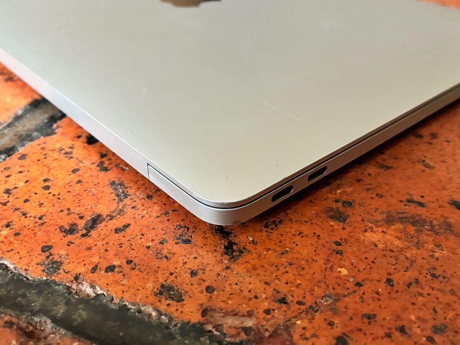 MacBook Pro A1708 13инча 2017г 256gb