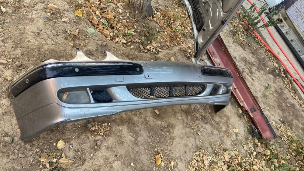 Мерседес 210 лупарик оригинал передний бампер