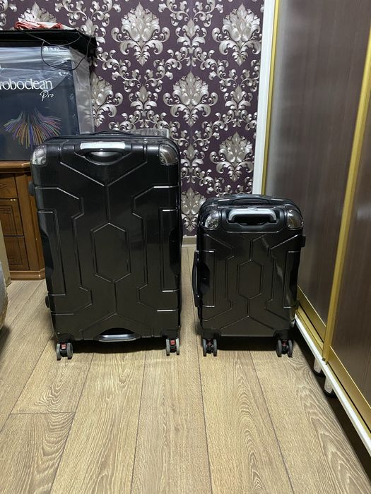 Продам комплект чемодана