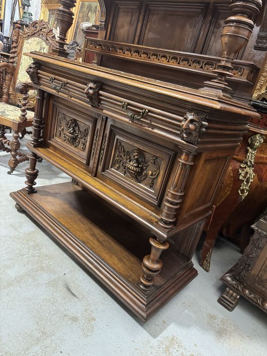 Credenț/bufet neorenascentist din lemn masiv – sculpturi bogate