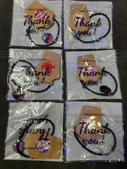 Гривни и други аксесоари