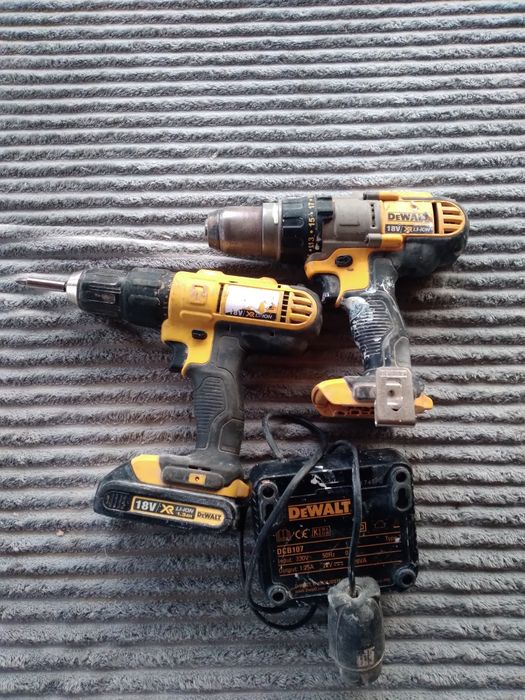Set de 2 filetante Dewalt cu încărcător.  Functionale.