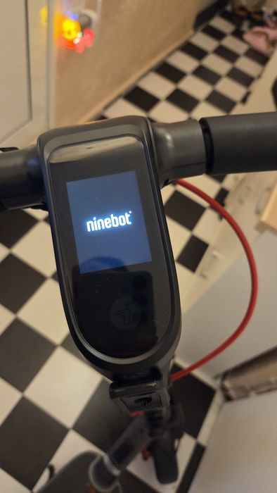 Електическа тротинетка Segway Ninebot F3