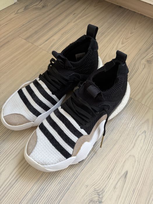 Adidas Trae Young 2 basketball shoes