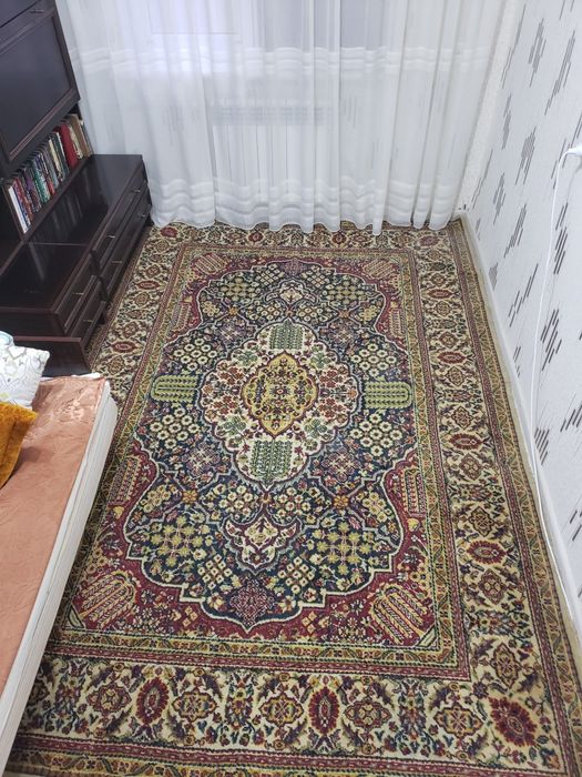 Продаются хивинские шерстяные ковры.