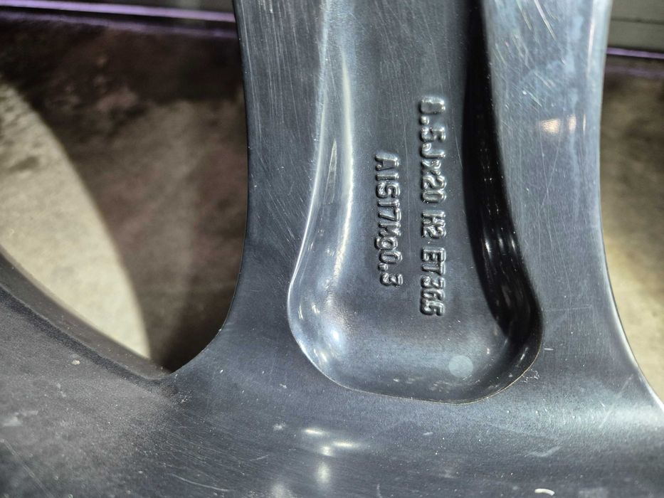 Продавам 4бр.джанти 20 цола с гуми за Мерцедес