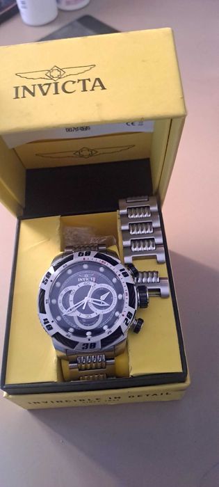 Продавам часовник Invicta
