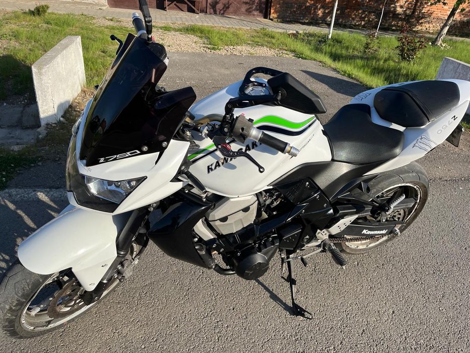 Vând Kawasaki z750 2008 injecție