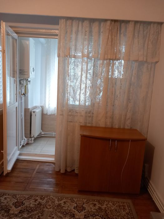 Închiriez garsoniera