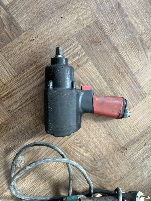 Pistol pneumatic de inșurubat / desurubat, cu actionare de 1/2”