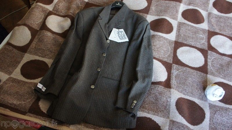 Продавам мъжки марков костюм Bitsiani