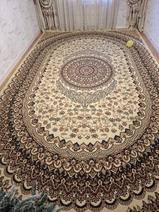 Gilam sotiladi holati yaxshi