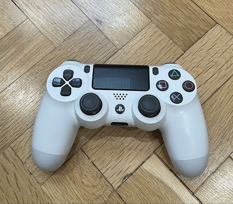 Playstation 4 PRO/PS4 PRO - 1TВ с два джойстика