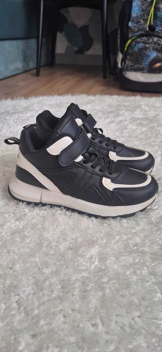 Кожени кецове, 33 номер