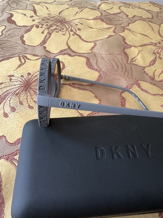 Солнцезащитные очки женские DKNY