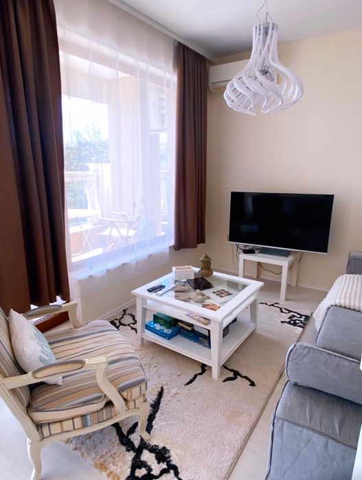 Апартамент под наем в La Mer Residence. Местоположение на брега на морето