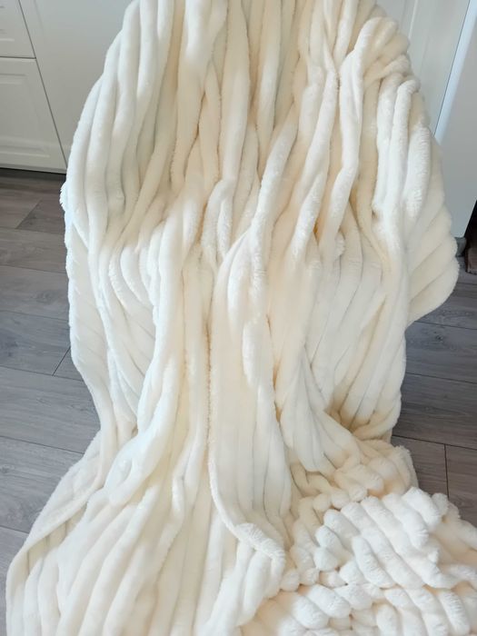 230x200 Luxurious Sherpe Throw Ivoire