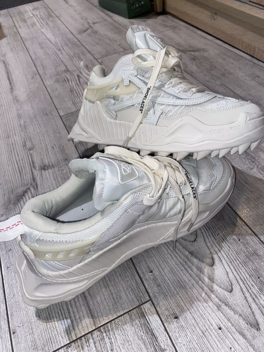 Adidasi Off-White Odsy