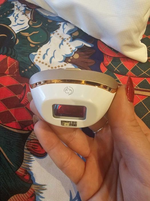 Фотоепилатор Philips Lumea BRI921 За тяло и лице, Със сензор за цвят