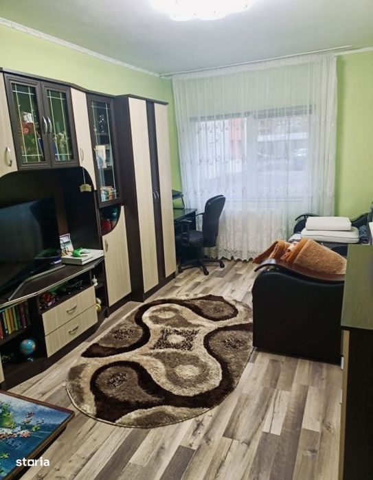 Apartament  58 mp utili +balcon , parcare ,parter inalt ,zona Eroilor