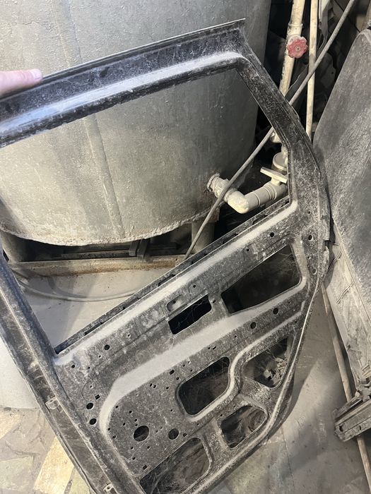 Продам дверь задний правый гранта фл оригинал