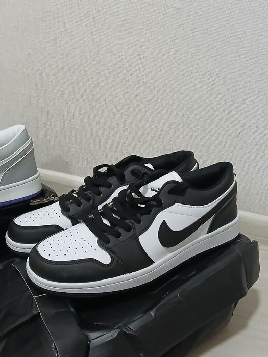 Аяк киім сатылады