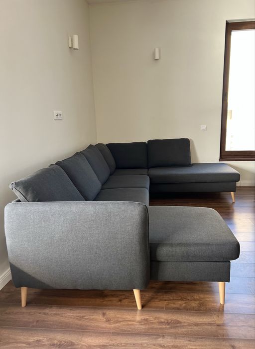 Vând canapea gri închis in formă de U