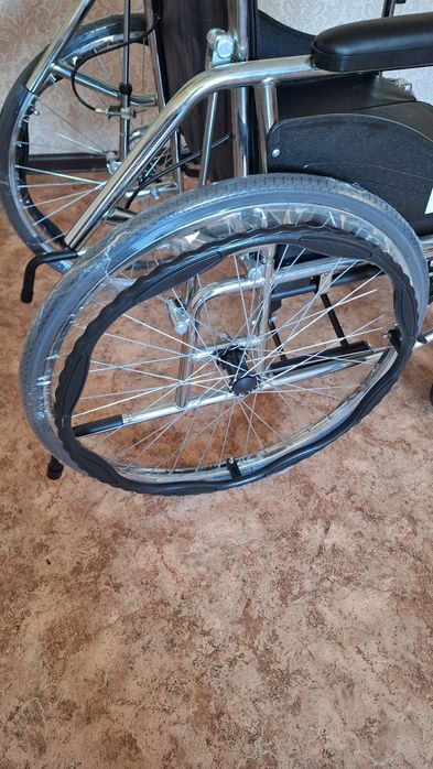 Продам инвалидную коляску