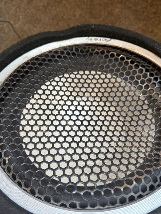 сабвуфер марки Инфинити, усилитель