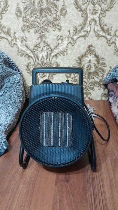 продается тепловая пушка электрическая