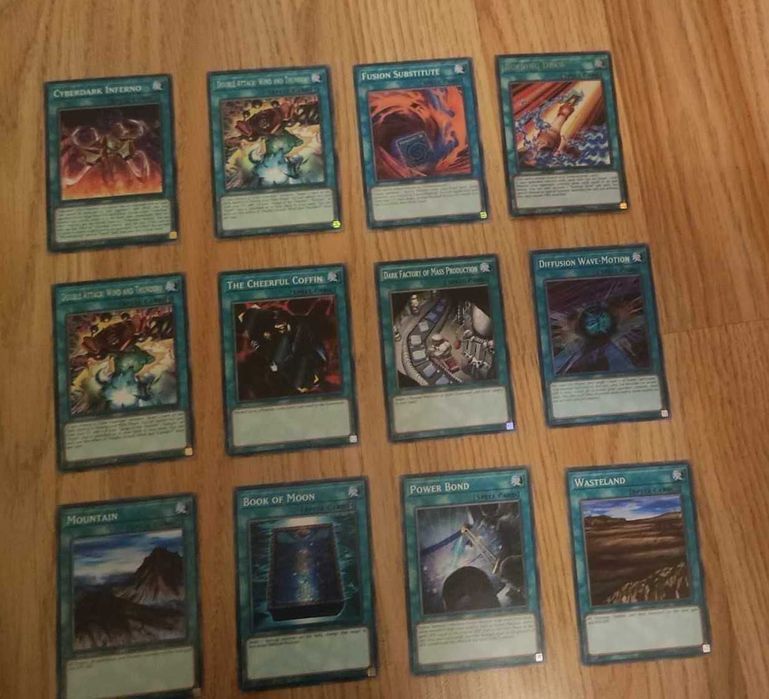 Продавам оригинални old school Yu Gi Oh карти