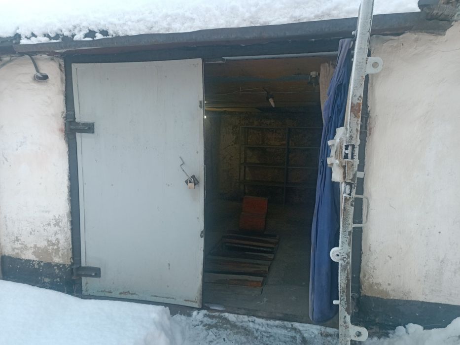 Продам гараж на Торг колонне.