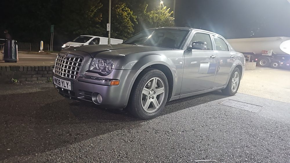 Vând masina Chrysler v300