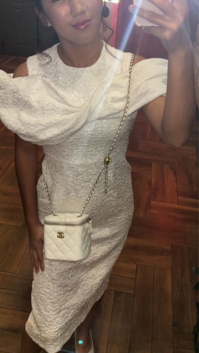 платье белое в хорошем состояние