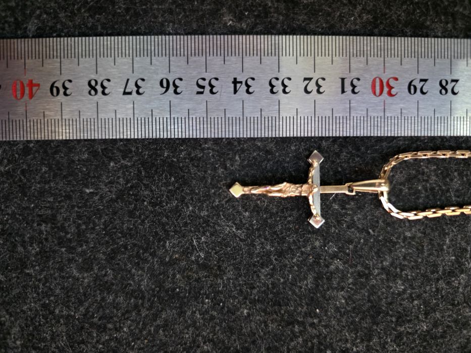 Цепь золотая с крестиком.